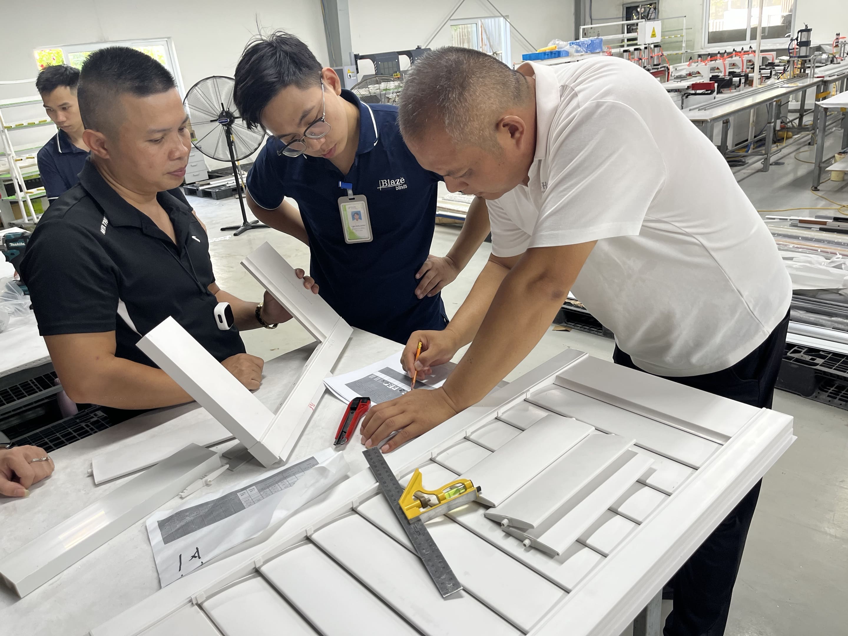 Expert Team Departs to Vietnam